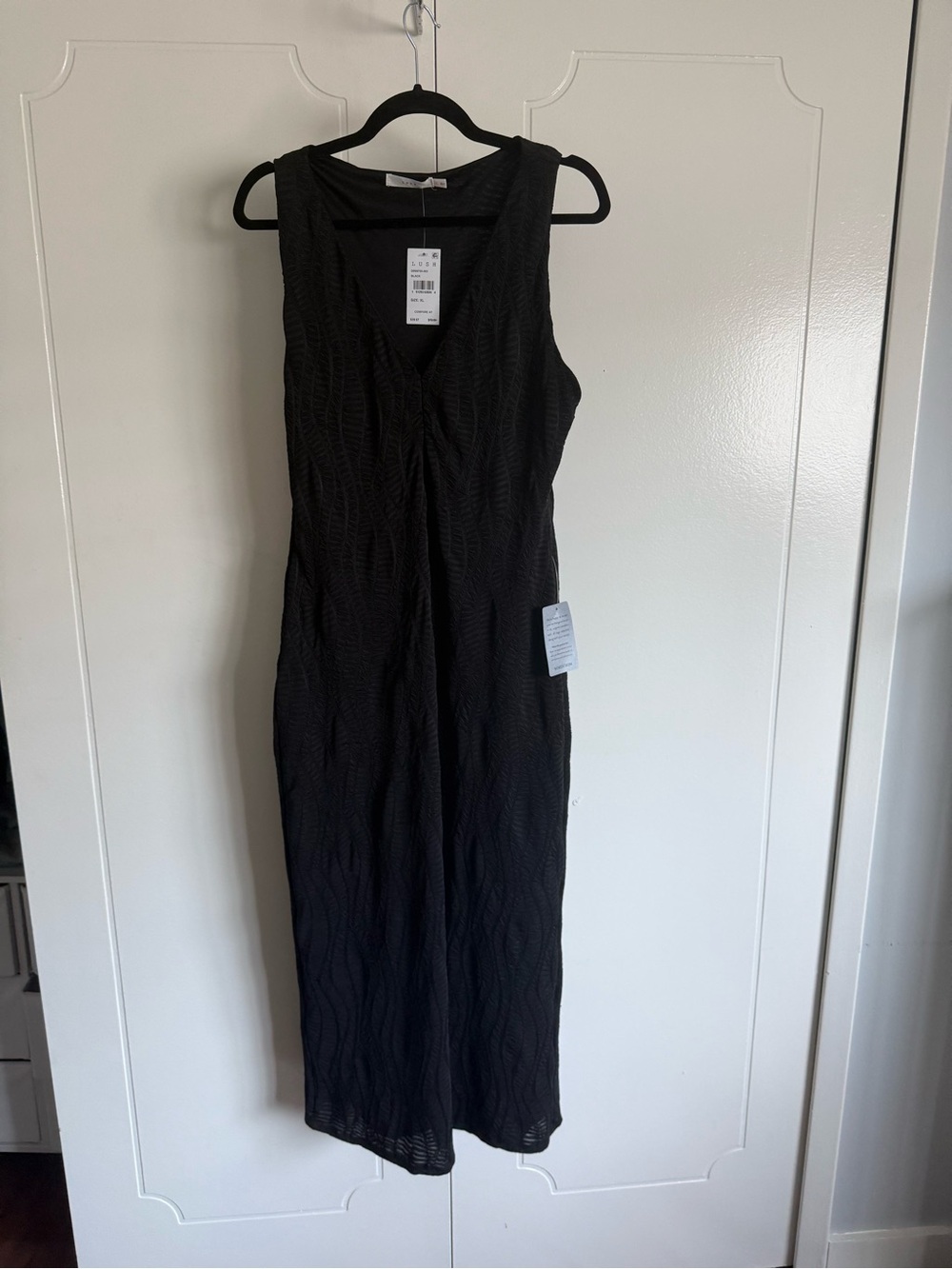 Lush Black Sleeveless V-Neck Textured Midi Dress